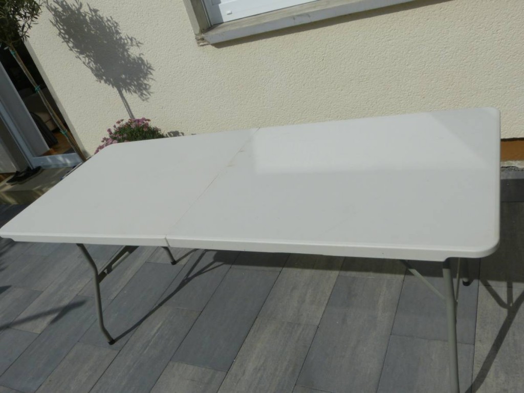 Klapptisch 180x75cm Kunststoff/Stahl - sehr stabil